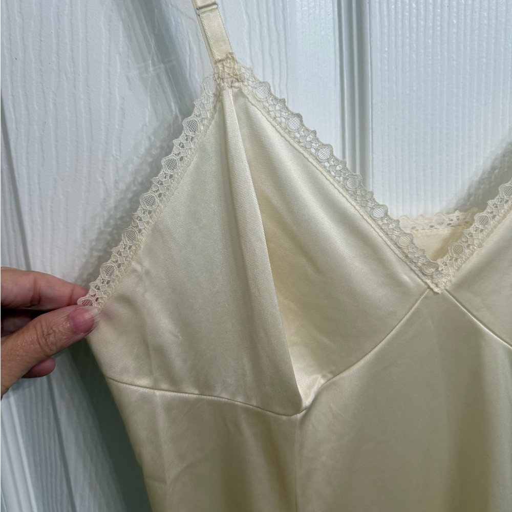 Vintage Vanity Fair Ivory Lace Nylon Full Slip Size 38 B Made in USA tricot - Picture 2 of 6